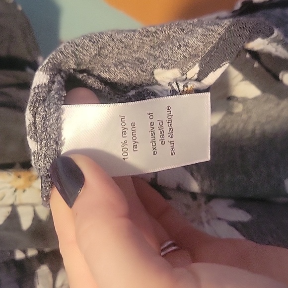 Maurice's Woman's Daisy Print  Elastic/Off the Shoulder Flowy Top Size XL - Picture 5 of 7